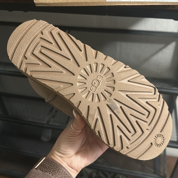 ugg mini boot - Picture 3 of 6